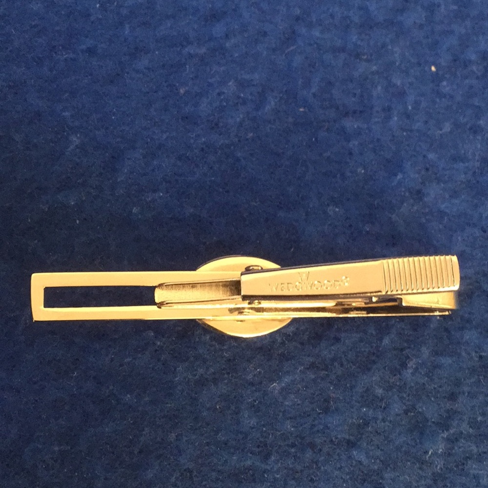 NIB Wedgwood  Dark Blue Jasperware Tie Tac or Clip - Picture 4 of 8